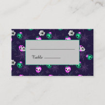 ハロウィーンのネオンピンクと緑の白熱［赤熱］光を放つスカルプラック