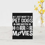 ハロウィーンのホラー映画を見ながら犬を撫でたい カード (黄色い花)