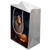 ハロウィーンのラフコリーとカボチャ怖い ミディアムペーパーバッグ (裏面アングル)