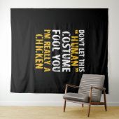 ハロウィーンの人のコスチュームフアムフアムイムチキン タペストリー (インサイチュ(横))