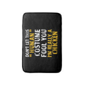 ハロウィーンの人のコスチュームフアムフアムイムチキン バスマット (正面縦)