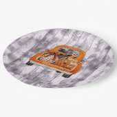 ハロウィーンの収穫オレンジピックアップトラックとカボチャ ペーパープレート (アングル)