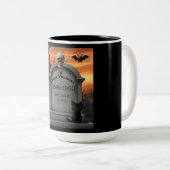 ハロウィーンの墓石ユーモア「クレア・ボイアンス」 ツートーンマグカップ (正面右)