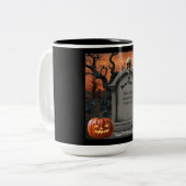 ハロウィーンの墓石ユーモア"ベン・ドーバー" ツートーンマグカップ (正面左)