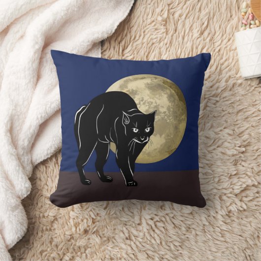 ハロウィーンの夜、満月に徘徊する黒猫 クッション (ブランケット)