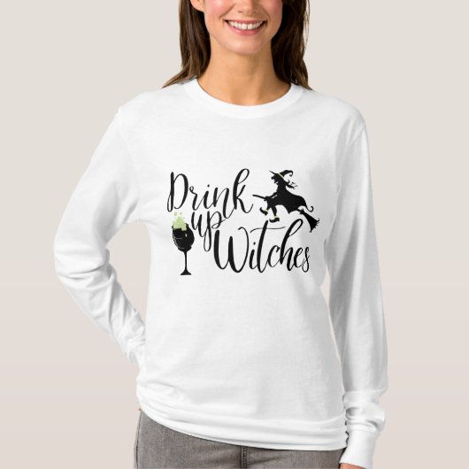ハロウィーンの女性が魔女の贈り物おもしろいを飲み干す Tシャツ (正面)