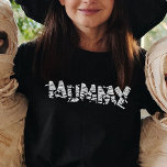 ハロウィーンの家族のマおもしろいマママ母ママ Tシャツ<br><div class="desc">ハッピーハローウィンみんな！ハロウィーンの精神を引き出す準備は？カップルや家族のための面白いハロウィーンのテーマはホラー最高のナイトに関わる方法である。家族が不気味なスタイルを一緒に展示する統一された心温まるビジュアルを作成する。笑い、喜び、無限の思い出に満ちた一日を約束する、これらの家族のマッチングのティーとハロウィーンの魔法をキャプチャ。</div>