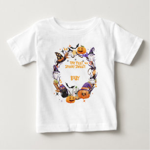 ハロウィーンの小さな足不気味、甘い赤ちゃんシャワー ベビーTシャツ
