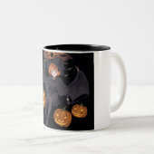 ハロウィーンの少女 ツートーンマグカップ (正面右)