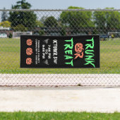 ハロウィーンの幹、またはカボチャのコミュニティを屋外で扱う 横断幕 (インサイチュ)