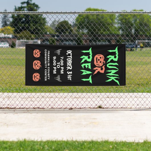 ハロウィーンの幹、またはカボチャのコミュニティを屋外で扱う 横断幕 (インサイチュ)