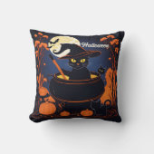 ハロウィーンの月の下で黒い猫を醸造するポーション クッション (正面)