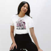 ハロウィーンの真の愛は決して死なない |スケルトンキスをする Tシャツ