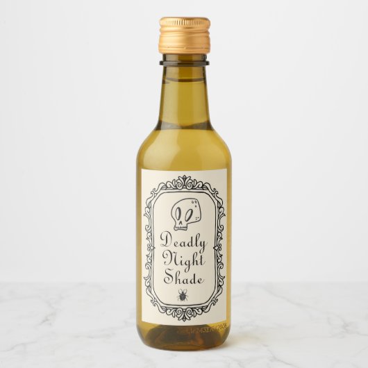 ハロウィーンの致命的なナイトシェードおもしろいドリンク ワインラベル (正面)