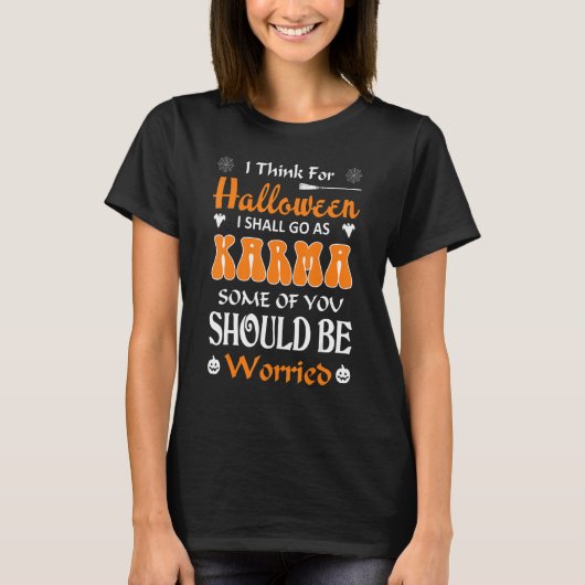 ハロウィーンの行くカルマいくつかの心配する必要がある引用文 Tシャツ (正面)