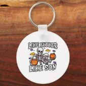ハロウィーンの衣装にマッチするスケルトン父親の息子 キーホルダー (正面)