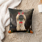 ハロウィーンの衣装を着たペキン犬 クッション (ブランケット)