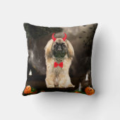 ハロウィーンの衣装を着たペキン犬 クッション (裏面)