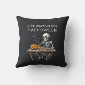 「ハロウィーンの装飾用クッションを待っている | おもしろい クッション (裏面)
