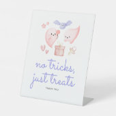 ハロウィーンの赤ちゃんシャワーのプレゼントを扱うトリックなし 台座サイン (正面)