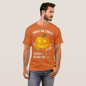 ハロウィーンの非言語自閉症のトリックまたは治療 Tシャツ (正面フル)