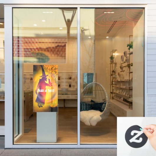 ハロウィーンの魔女と黒の鳥のトリックまたはツイート ウィンドウサイン (店舗窓)