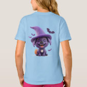 ハロウィーンの魔女に扮した陽気な犬 Tシャツ (裏面)