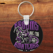 ハロウィーンの魔女のバイクのプロは箒を使わない キーホルダー (正面)