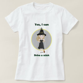 ハロウィーンの魔女YES私はスティックTシャツを駆動することができる Tシャツ