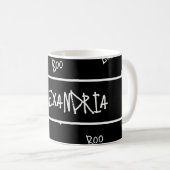 ハロウィーンのbooのタイポグラフィー 黒と白 コーヒーマグカップ (正面右)