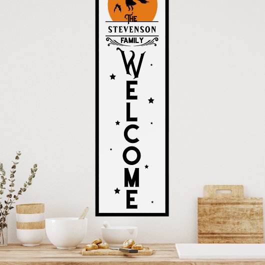 ハロウィーンへようこそ |ファミリ名ドアの長さ ポスター (キッチン)