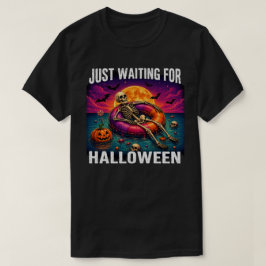ハロウィーンを待つスケルトンのプールフロート Tシャツ