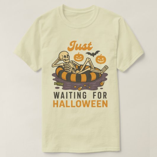 ハロウィーンを待つスケルトン | おもしろいホラー Tシャツ (デザイン正面)