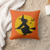 ハロウィーンウィッチ飛んでいる装飾用クッション クッション (ブランケット)