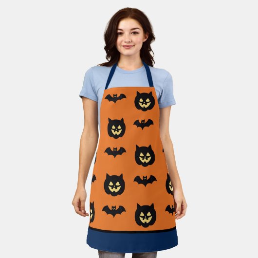 ハロウィーンエプロン、サタンパンプキンカービング飛んでいるこうもり エプロン (着用した状態)