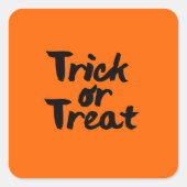 ハロウィーンオレンジ色の黒いブラシストロークをトリックまたは処理 スクエアシール (正面)