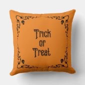 ハロウィーンカボチャのオレンジとブラックトリックまたはトリート クッション (裏面)