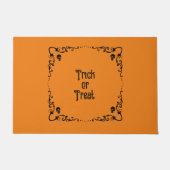 ハロウィーンカボチャのオレンジとブラックトリックまたはトリート ドアマット (正面)