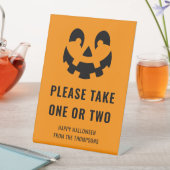 ハロウィーンカボチャ顔のトリックまたはトリーター用ノート 台座サイン (インサイチュ)