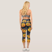 ハロウィーンカボチャ：ヴィンテージ魔女パターン カプリレギンス (裏面)