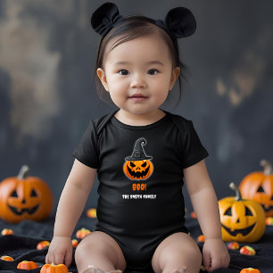 ハロウィーンカボチャ「BOO!」 – 名パーソナライズされた前 ベビーボディスーツ