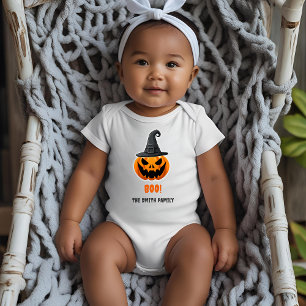 ハロウィーンカボチャ「BOO!」 – 名パーソナライズされた前 ベビーボディスーツ