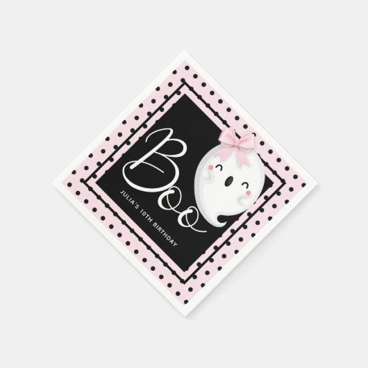 ハロウィーンガール誕生日パーソナライズされたピンクブラック スタンダードカクテルナプキン (角)