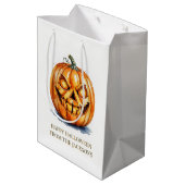 ハロウィーンギフト – 彫りカボチャ、カスタム文字 ミディアムペーパーバッグ (裏面アングル)