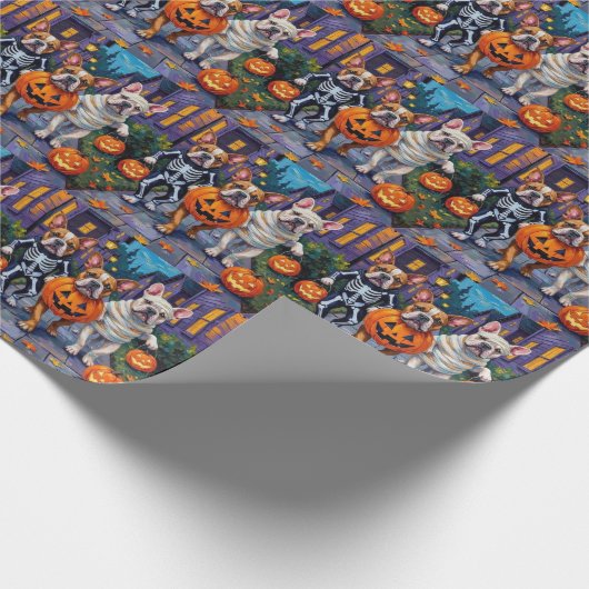 ハロウィーンコスチュームでのブルドッグのトリックまたは治療 ラッピングペーパー (角)