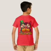 ハロウィーンコスチュームで愛らしい犬 Tシャツ (裏面フル)