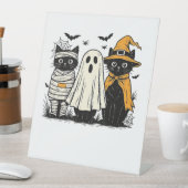 ハロウィーンコスチュームの黒猫 – 幽霊、魔女、 台座サイン (インサイチュ)