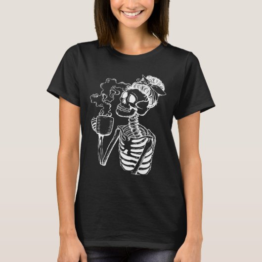 ハロウィーンコーヒー飲みスケルトン先生レイジーディ Tシャツ (正面)