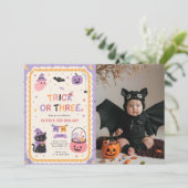 ハロウィーンゴーストのトリックオアスリー 3歳の誕生日写真 招待状 (スタンド正面)