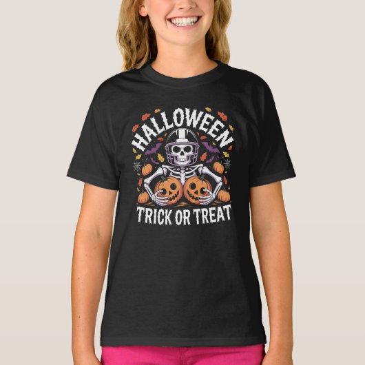 ハロウィーンスケルトンサッカー選手のトリックまたはトリート Tシャツ (正面)
